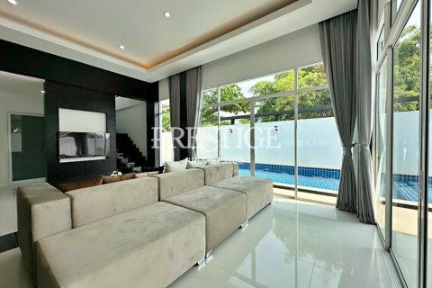 House in Pattaya, Thailand 4 bedrooms № 198191 - photo 5