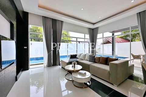 House in Pattaya, Thailand 4 bedrooms № 198191 - photo 4