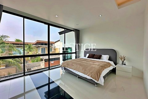 House in Pattaya, Thailand 4 bedrooms № 198191 - photo 23
