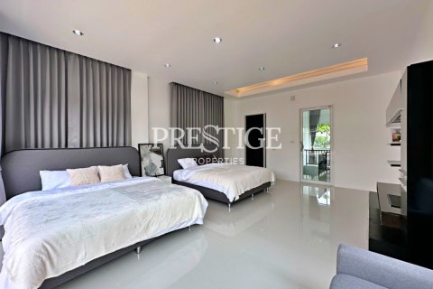 House in Pattaya, Thailand 4 bedrooms № 198191 - photo 18