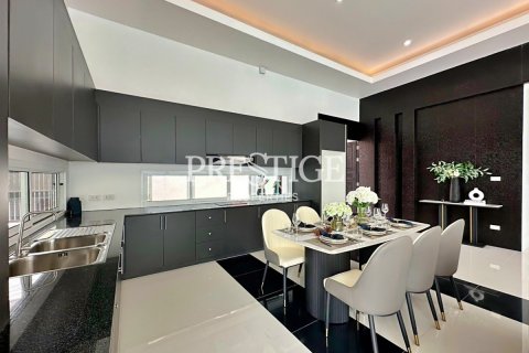 House in Pattaya, Thailand 4 bedrooms № 198191 - photo 10