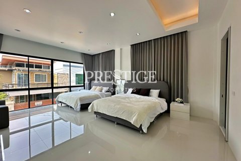 House in Pattaya, Thailand 4 bedrooms № 198191 - photo 16