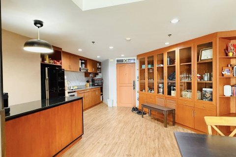 Condo à Chatuchak, Bangkok, Thaïlande, 3 chambres  № 170699 - photo 2