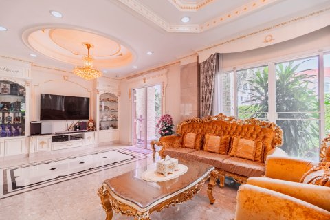 House in Taling Chan, Bangkok, Thailand 7 bedrooms № 169436 - photo 5