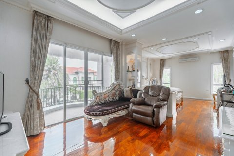 House in Taling Chan, Bangkok, Thailand 7 bedrooms № 169436 - photo 11
