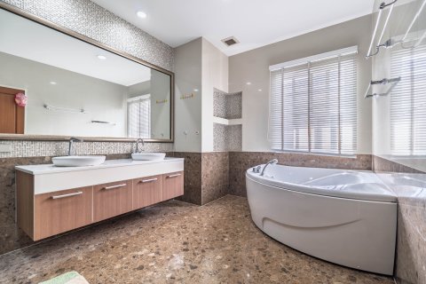 House in Taling Chan, Bangkok, Thailand 7 bedrooms № 169436 - photo 22