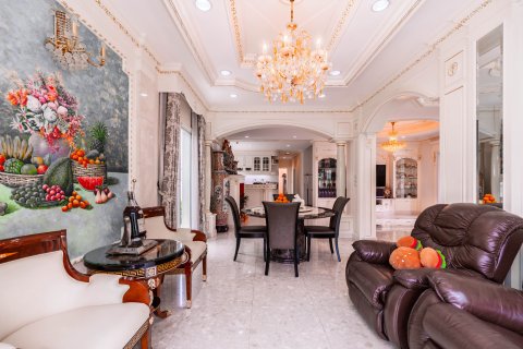 House in Taling Chan, Bangkok, Thailand 7 bedrooms № 169436 - photo 4