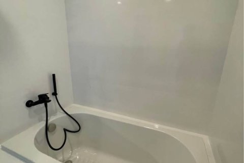 Condo in Bangkok, Thailand, 2 bedrooms № 156797 - photo 10