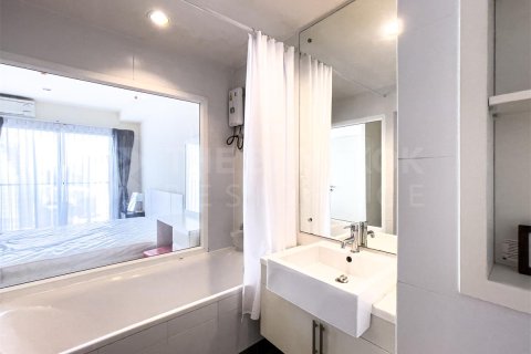 Condo in Bangkok, Thailand, 1 bedroom № 184904 - photo 4