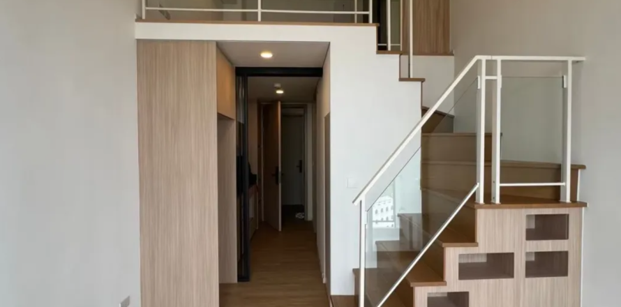 Studio in the Condo in Huai Khwang, Bangkok, Thailand  № 157189