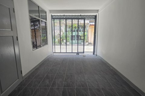 Townhouse in Huai Khwang, Bangkok, Thailand 3 bedrooms № 157185 - photo 2