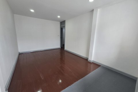 Townhouse in Huai Khwang, Bangkok, Thailand 3 bedrooms № 157185 - photo 12