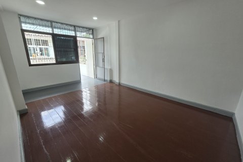Townhouse in Huai Khwang, Bangkok, Thailand 3 bedrooms № 157185 - photo 11