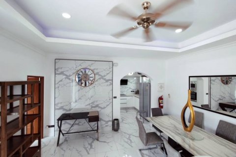 Villa in Bang Lamung, Thailand 3 bedrooms № 134577 - photo 3