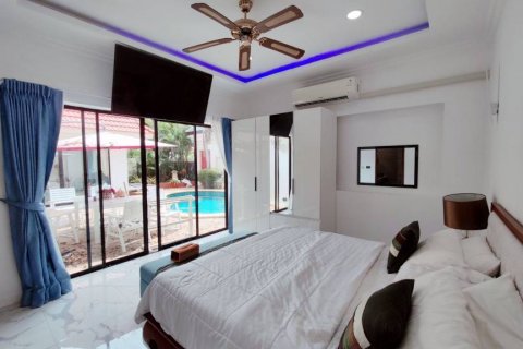 Villa in Bang Lamung, Thailand 3 bedrooms № 134577 - photo 10