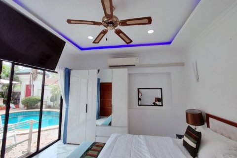 Villa in Bang Lamung, Thailand 3 bedrooms № 134577 - photo 9