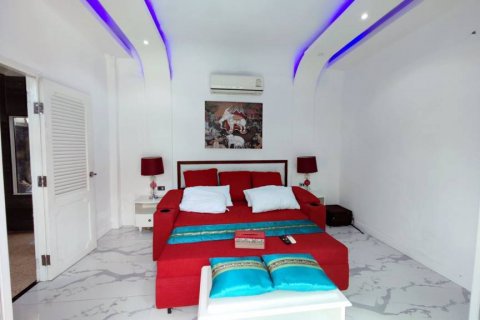 Villa in Bang Lamung, Thailand 3 bedrooms № 134577 - photo 6