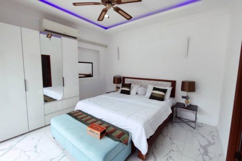 Villa in Bang Lamung, Thailand 3 bedrooms № 134577 - photo 8
