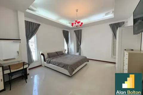 Casa de 4 dormitorios en Pattaya, Tailandia № 210901 - foto 9