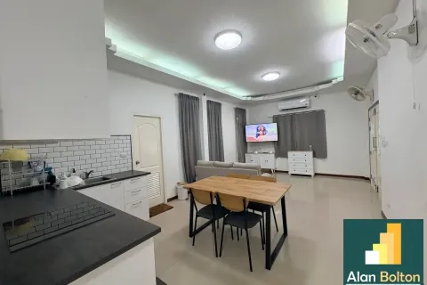 Casa de 4 dormitorios en Pattaya, Tailandia № 210901 - foto 3