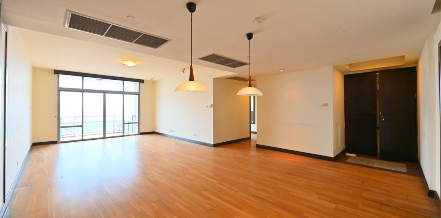 Condo in Bangkok, Thailand, 2 bedrooms № 184363
