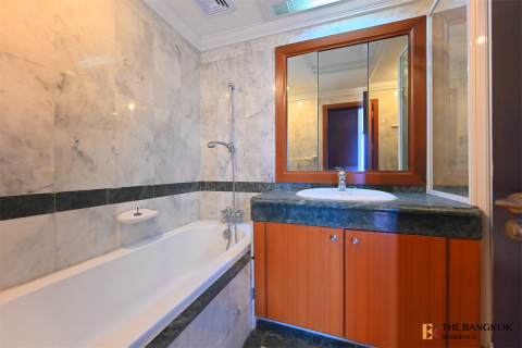 Condo in Bangkok, Thailand, 2 bedrooms № 184363 - photo 2
