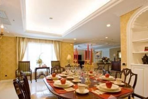 Condo in Bangkok, Thailand, 3 bedrooms  № 143812 - photo 3