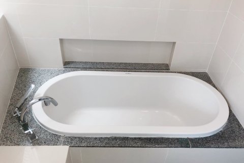 Кондоминиум с 3 спальнями в Бангкоке, Таиланд № 143815 - фото 10