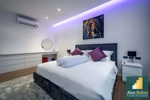 Casa de 6 dormitorios en Pattaya, Tailandia № 210666 - foto 15