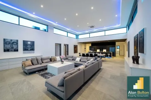 Casa de 6 dormitorios en Pattaya, Tailandia № 210666 - foto 13