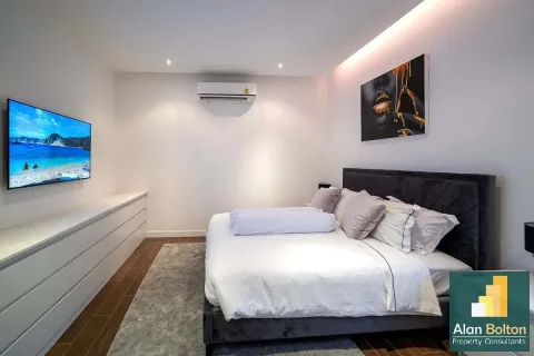 Casa de 6 dormitorios en Pattaya, Tailandia № 210666 - foto 10