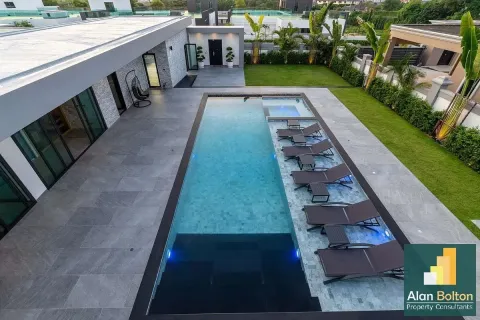 Casa de 6 dormitorios en Pattaya, Tailandia № 210666 - foto 23