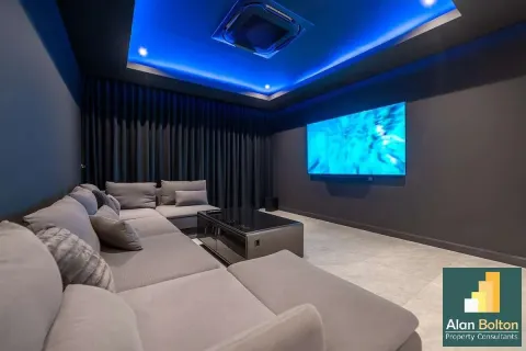 Casa de 6 dormitorios en Pattaya, Tailandia № 210666 - foto 7