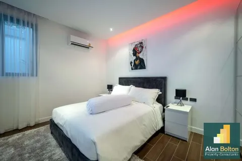 Casa de 6 dormitorios en Pattaya, Tailandia № 210666 - foto 14