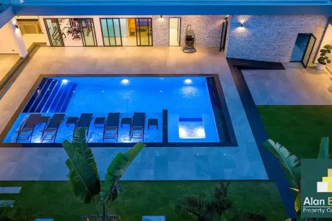 Casa de 6 dormitorios en Pattaya, Tailandia № 210666 - foto 25