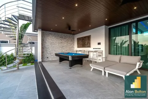 Casa de 6 dormitorios en Pattaya, Tailandia № 210666 - foto 28