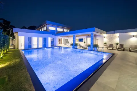 Casa de 6 dormitorios en Pattaya, Tailandia № 210665 - foto 5