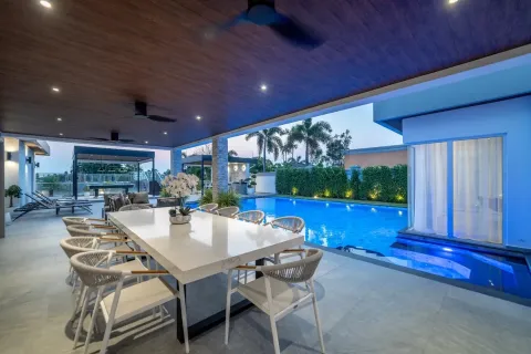 Casa de 6 dormitorios en Pattaya, Tailandia № 210665 - foto 6