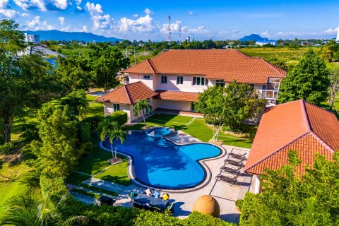 Villa in Cha-am, Thailand 7 bedrooms № 222127
