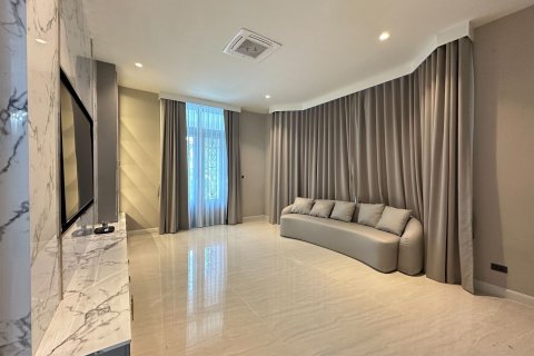 Maison à Samut Prakan, Thaïlande 4 chambres № 154392 - photo 3