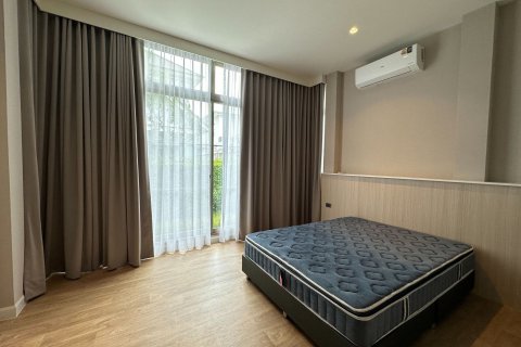 Maison à Samut Prakan, Thaïlande 4 chambres № 154392 - photo 11