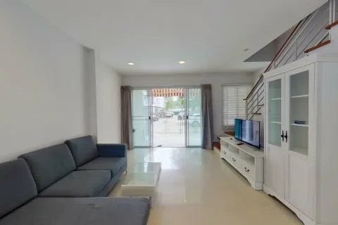 Таунхаус в Чом Тхонге, Бангкок, Таиланд с 3 спальнями  № 154394 - фото 1