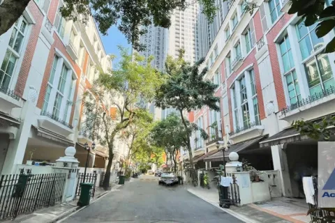 Casa de 4 dormitorios en Watthana, Bangkok, Tailandia № 215642