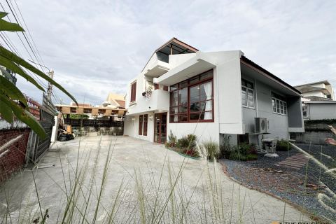 House in Bangkok, Thailand 5 bedrooms № 202028 - photo 4