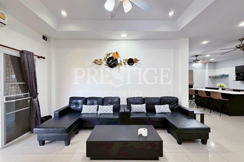 House in Pattaya, Thailand 6 bedrooms № 202030 - photo 4