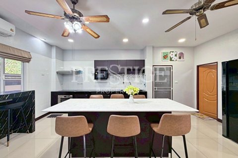 House in Pattaya, Thailand 6 bedrooms № 202030 - photo 8