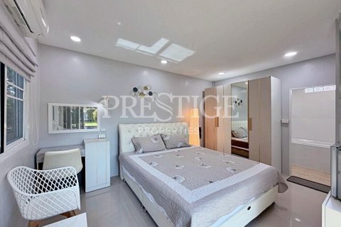 House in Pattaya, Thailand 6 bedrooms № 202030 - photo 23