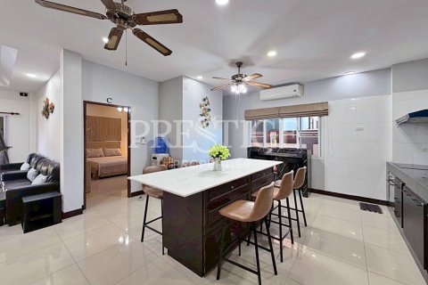 House in Pattaya, Thailand 6 bedrooms № 202030 - photo 7