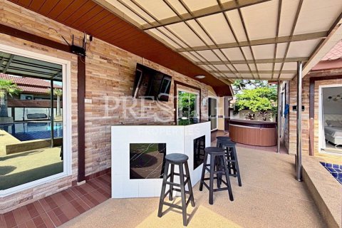House in Pattaya, Thailand 6 bedrooms № 202030 - photo 30