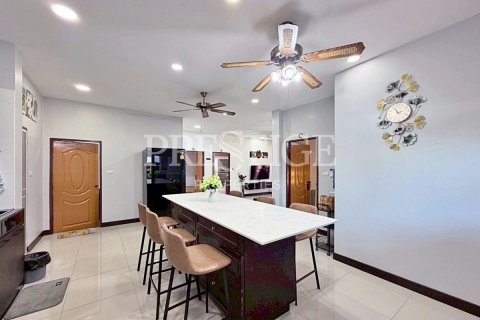 House in Pattaya, Thailand 6 bedrooms № 202030 - photo 10
